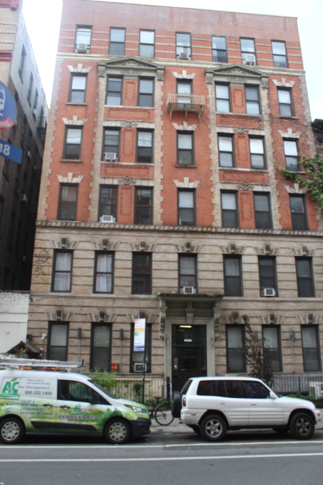 240 E 9th St in New York, NY - Building Photo - Building Photo