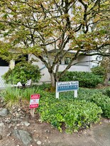 1740 NE 86th St in Seattle, WA - Building Photo