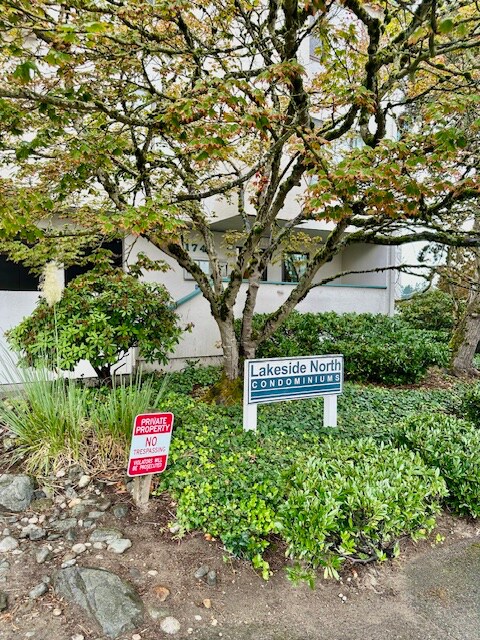 1740 NE 86th St in Seattle, WA - Building Photo