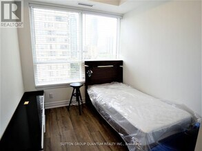 36 Elm Dr W in Mississauga, ON - Building Photo - Building Photo