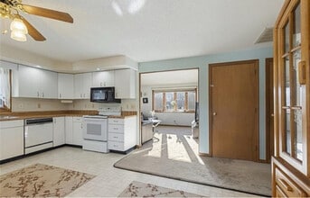 5 Redwood St in Enfield, CT - Building Photo - Building Photo