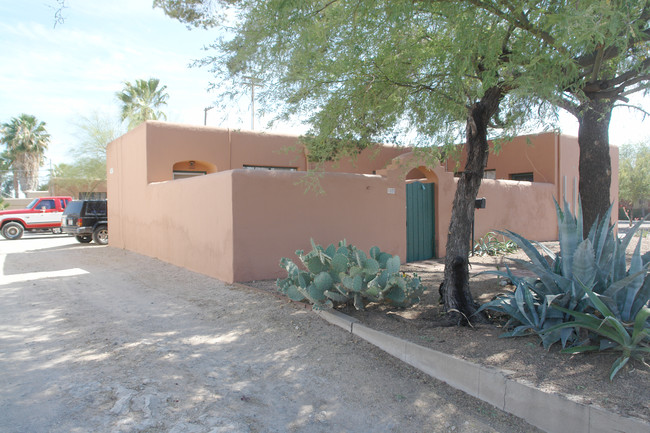 Sam Hughes 6 Plex in Tucson, AZ - Building Photo - Building Photo