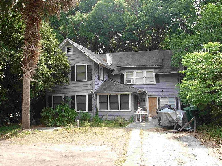 255 N Clara Ave in DeLand, FL - Foto de edificio
