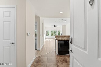 5350 E Deer Valley Dr in Phoenix, AZ - Building Photo - Building Photo