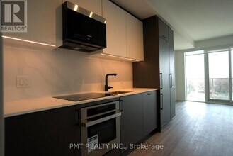 689-689 The Queensway in Toronto, ON - Building Photo - Building Photo