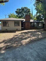 1020 Warner St in Chico, CA - Building Photo