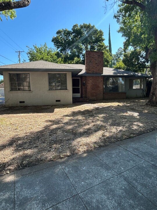 1020 Warner St in Chico, CA - Building Photo