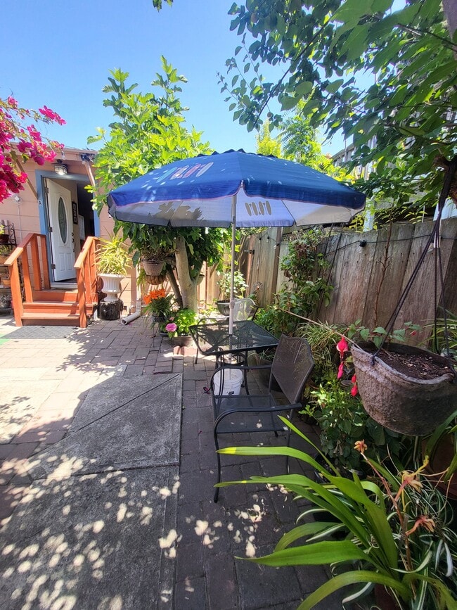 property at 3023 Ellis St