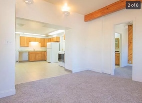 240 College Ct, Unit A in Reno, NV - Building Photo