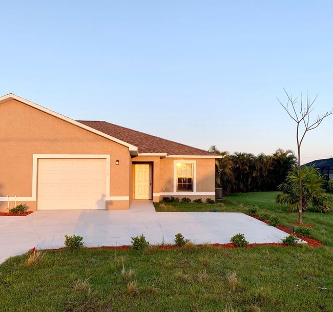 2830 SW 7th Pl in Cape Coral, FL - Building Photo - Building Photo
