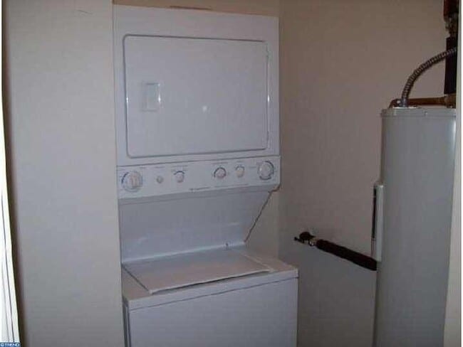 171 Grape St in Philadelphia, PA - Building Photo - Building Photo