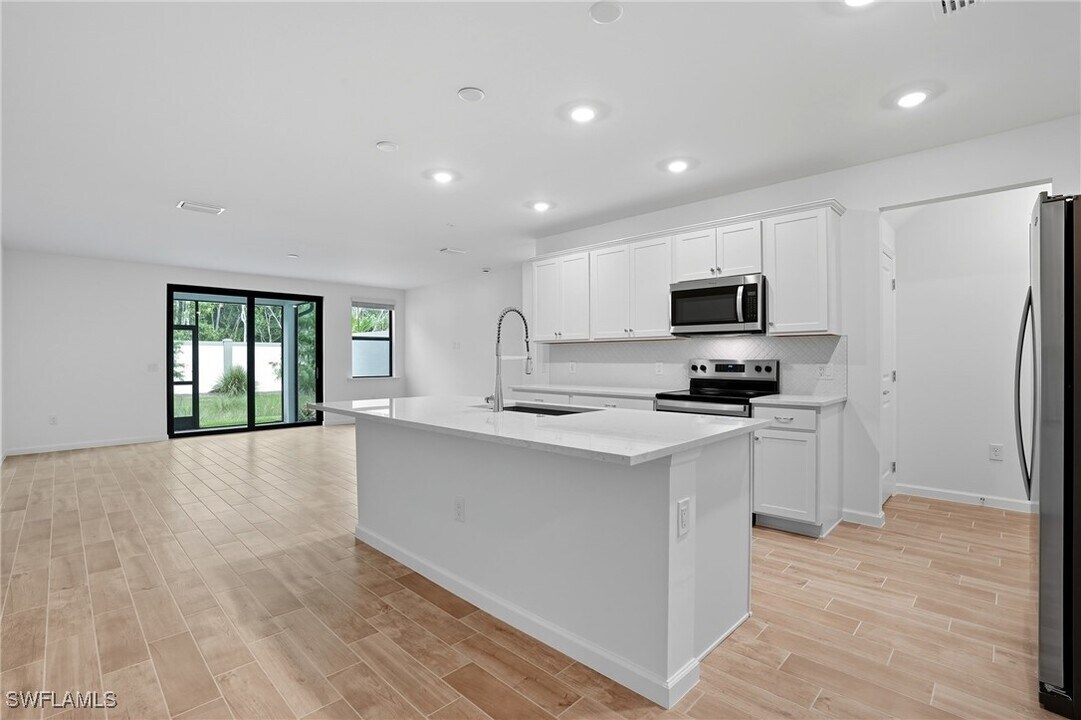 27881 Radiant Ct in Bonita Springs, FL - Building Photo