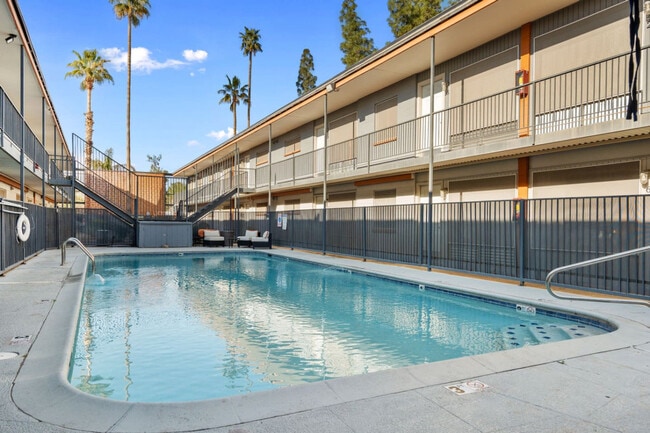 109 E Broadway Rd in Tempe, AZ - Foto de edificio - Building Photo