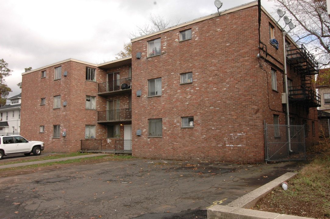 553-559 E 28th St in Paterson, NJ - Building Photo