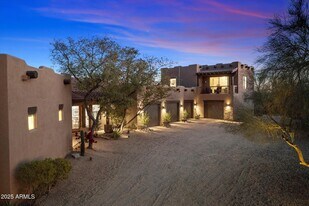 6708 E Calle de Las Estrellas Rd in Cave Creek, AZ - Building Photo