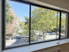 41-24 40th St in Queens, NY - Building Photo - Building Photo