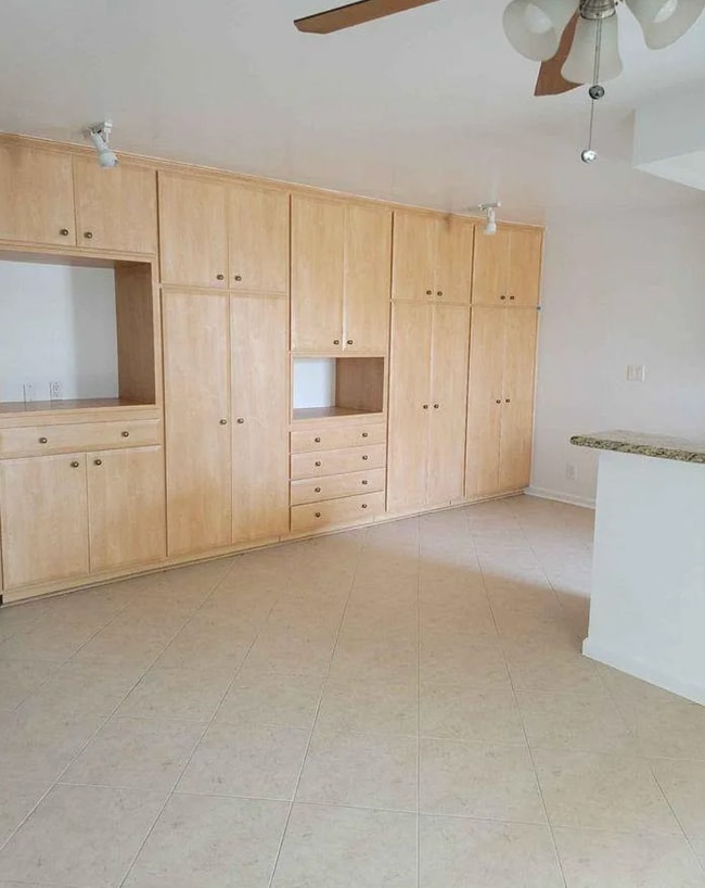 810 Edgewood St, Unit 105 in Inglewood, CA - Building Photo - Building Photo