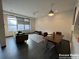 160 E Berkeley St, Unit 512 in Boston, MA - Building Photo