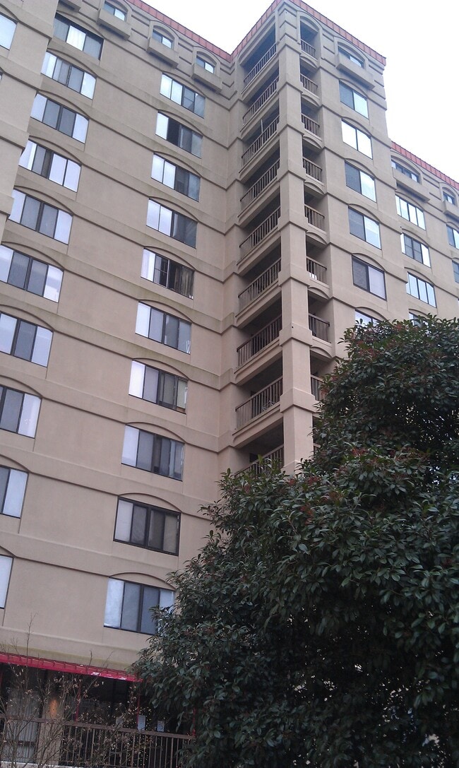 property at 1600 Park Cir