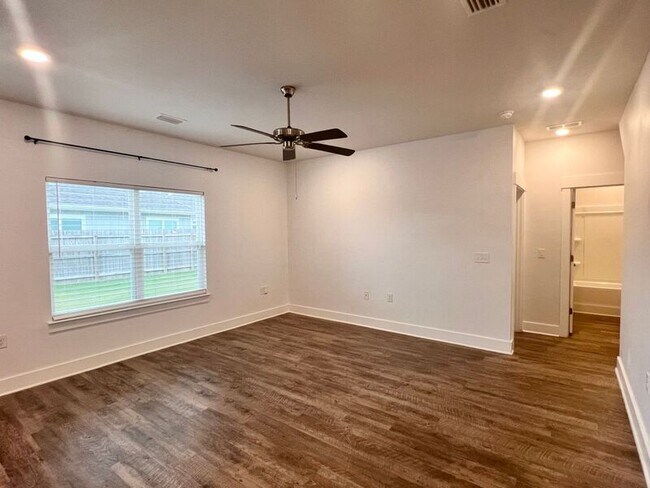 5889 Danbury Blvd in Milton, FL - Building Photo - Building Photo