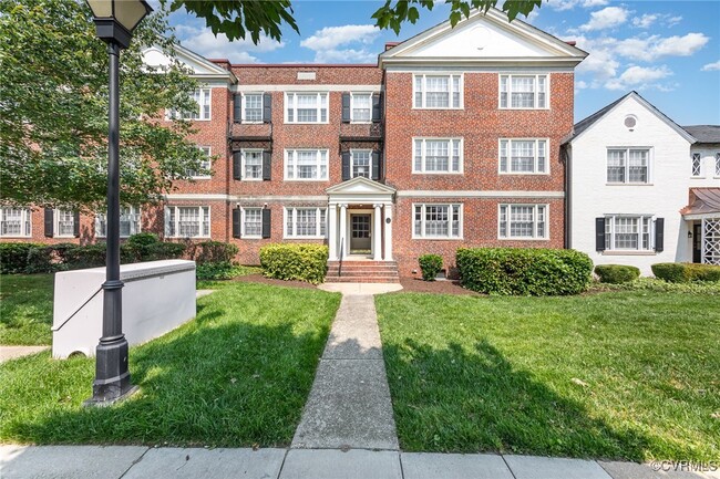 property at 24 W Lock Ln