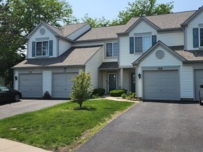 711 Blossom Ct in Naperville, IL - Building Photo - Building Photo