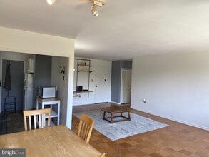 10401 Grosvenor Pl in Rockville, MD - Building Photo - Building Photo