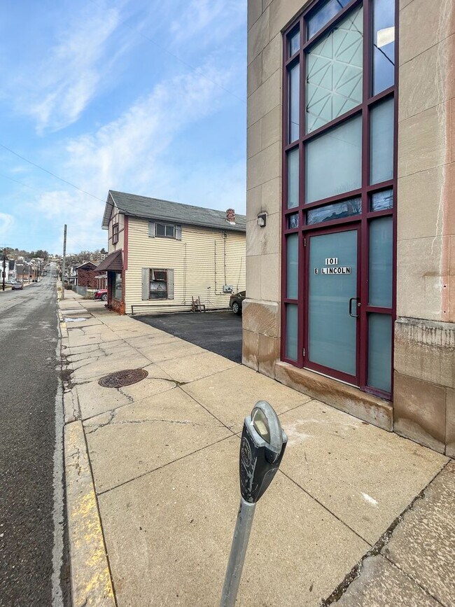 101 E Lincoln Ave in Mc Donald, PA - Building Photo - Building Photo