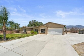 1037 Charles St in Banning, CA - Building Photo - Building Photo
