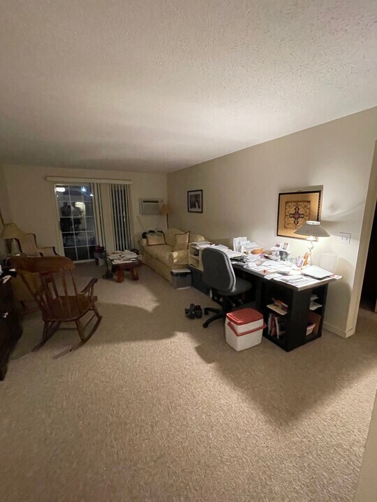 11 Northbrook Dr, Unit 1101 in Manchester, NH - Building Photo