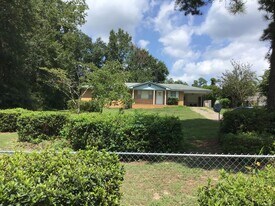 10 Hampton Dr in Warrenville, SC - Building Photo