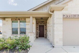 101 Falkland St in Hutto, TX - Building Photo - Building Photo