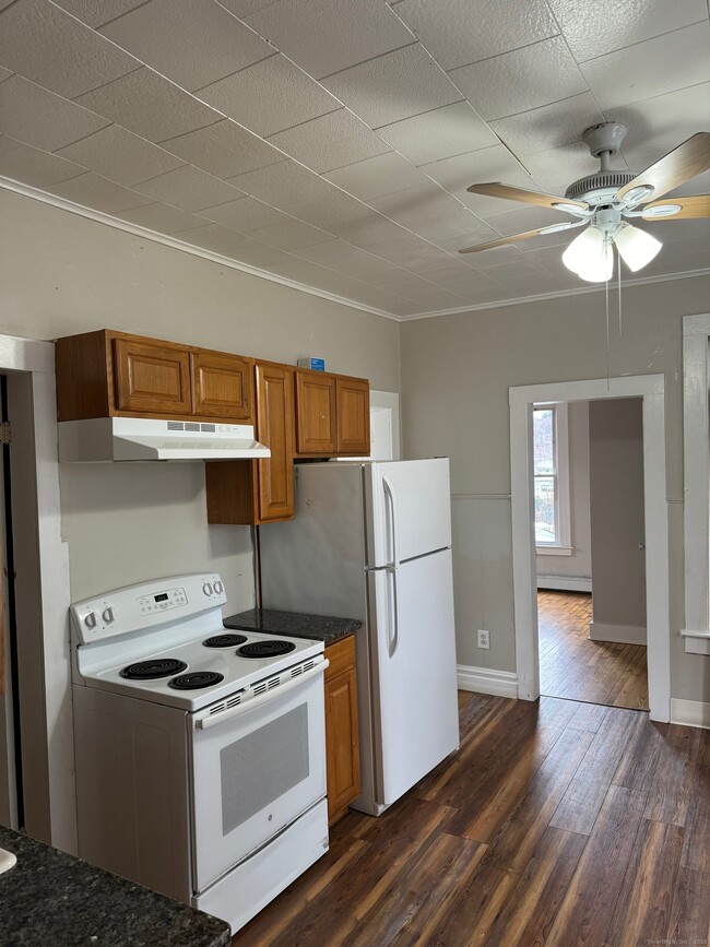 436 West St in Bristol, CT - Building Photo - Building Photo