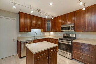 3303 Spring Lake Ct in Fairfax, VA - Building Photo - Building Photo