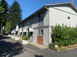 Meadow Wood in Vancouver, WA - Building Photo - Building Photo