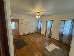 4052 Penn Ave, Unit Apartment 2 in Pittsburgh, PA - Foto de edificio - Building Photo