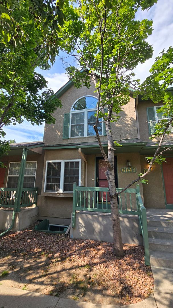 property at 6043 Colony Cir
