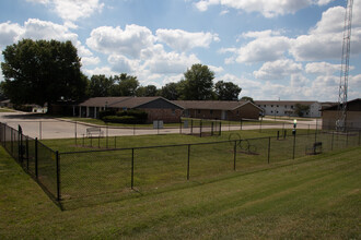 Highland Terrace Apartments in Terre Haute, IN - Building Photo - Building Photo