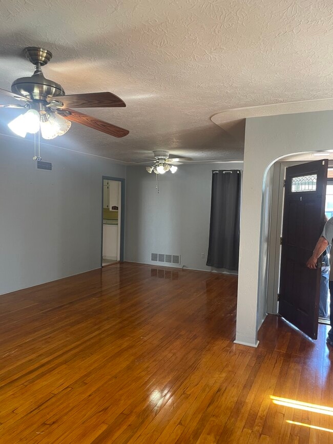 1234 Arizona Ave in Los Banos, CA - Building Photo - Building Photo