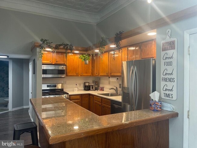 property at 949 S 3rd St