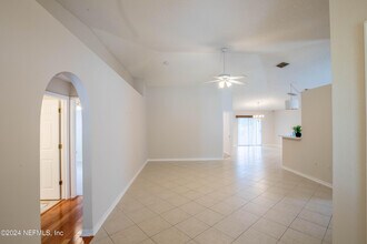 3158 Ash Harbor Dr E in Jacksonville, FL - Building Photo - Building Photo