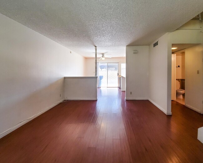 6168 Meadow View Ln in Las Vegas, NV - Building Photo - Building Photo