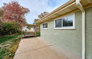 9210 Medallion Ct in St. Louis, MO - Building Photo