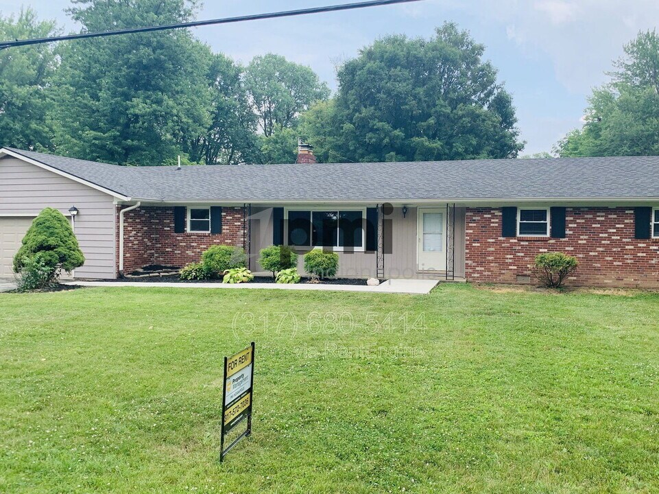 951 Pawnee Rd in Carmel, IN - Building Photo