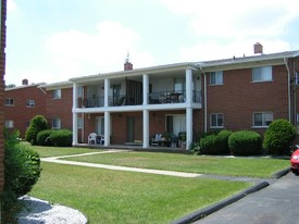 Colonial Manor Apartments