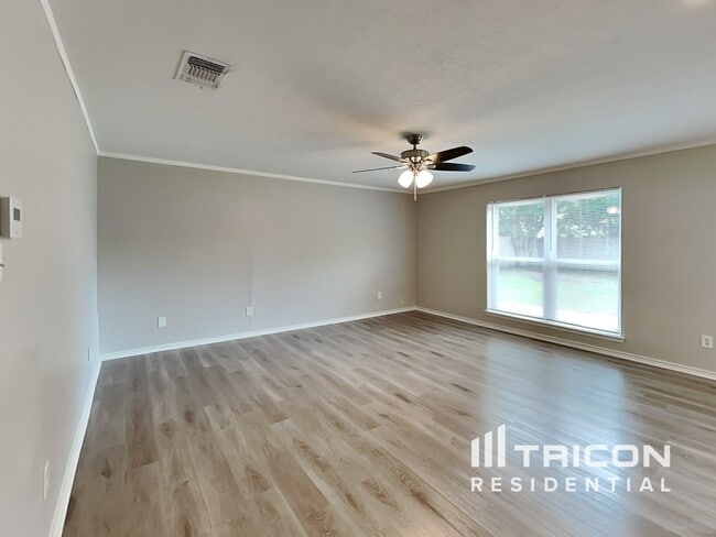 828 W Embercrest Dr in Arlington, TX - Building Photo - Building Photo