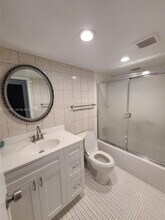 17570 Atlantic Blvd, Unit 501 in Sunny Isles Beach, FL - Foto de edificio - Building Photo