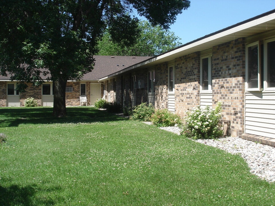 Burnsdale II in Montevideo, MN - Building Photo