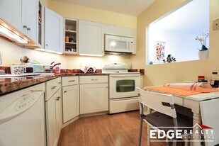 131 Coolidge Ave, Unit 2 in Watertown, MA - Building Photo
