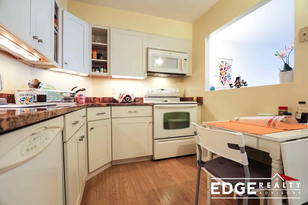 131 Coolidge Ave, Unit 2 in Watertown, MA - Building Photo